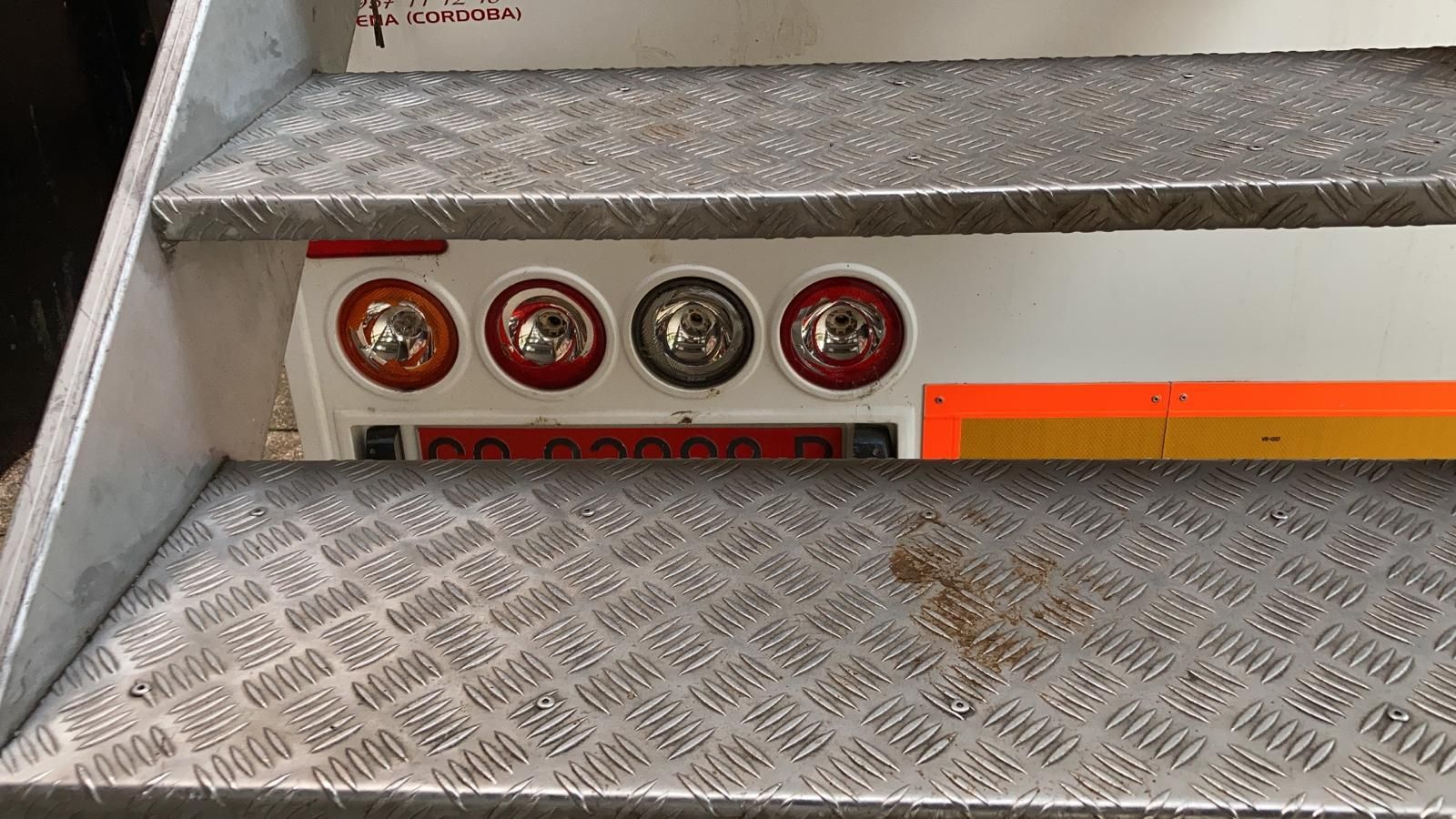 Los daños ocasionados en la unidad móvil de cribados en Camas.