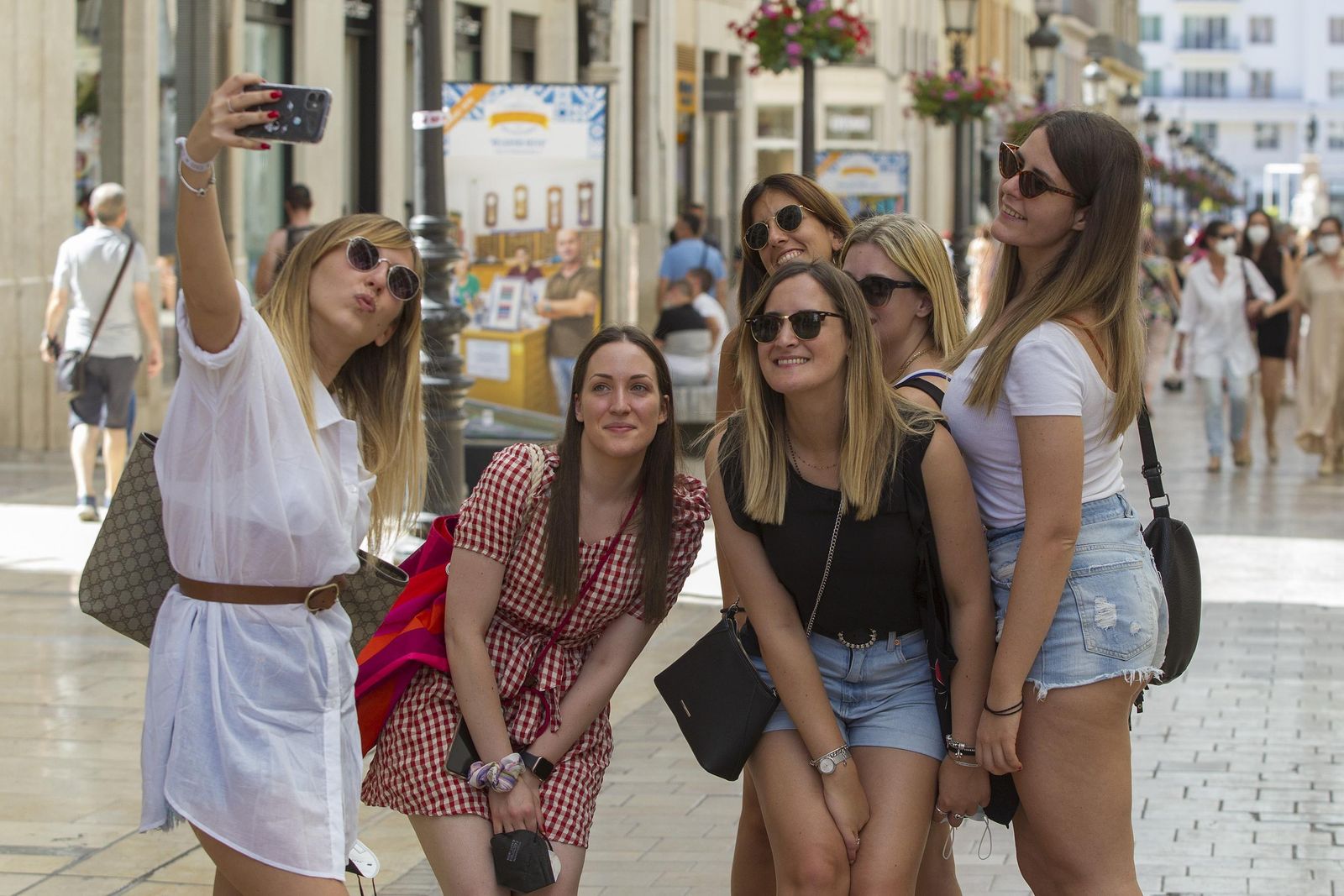 El primer día sin mascarillas en Málaga, en fotos