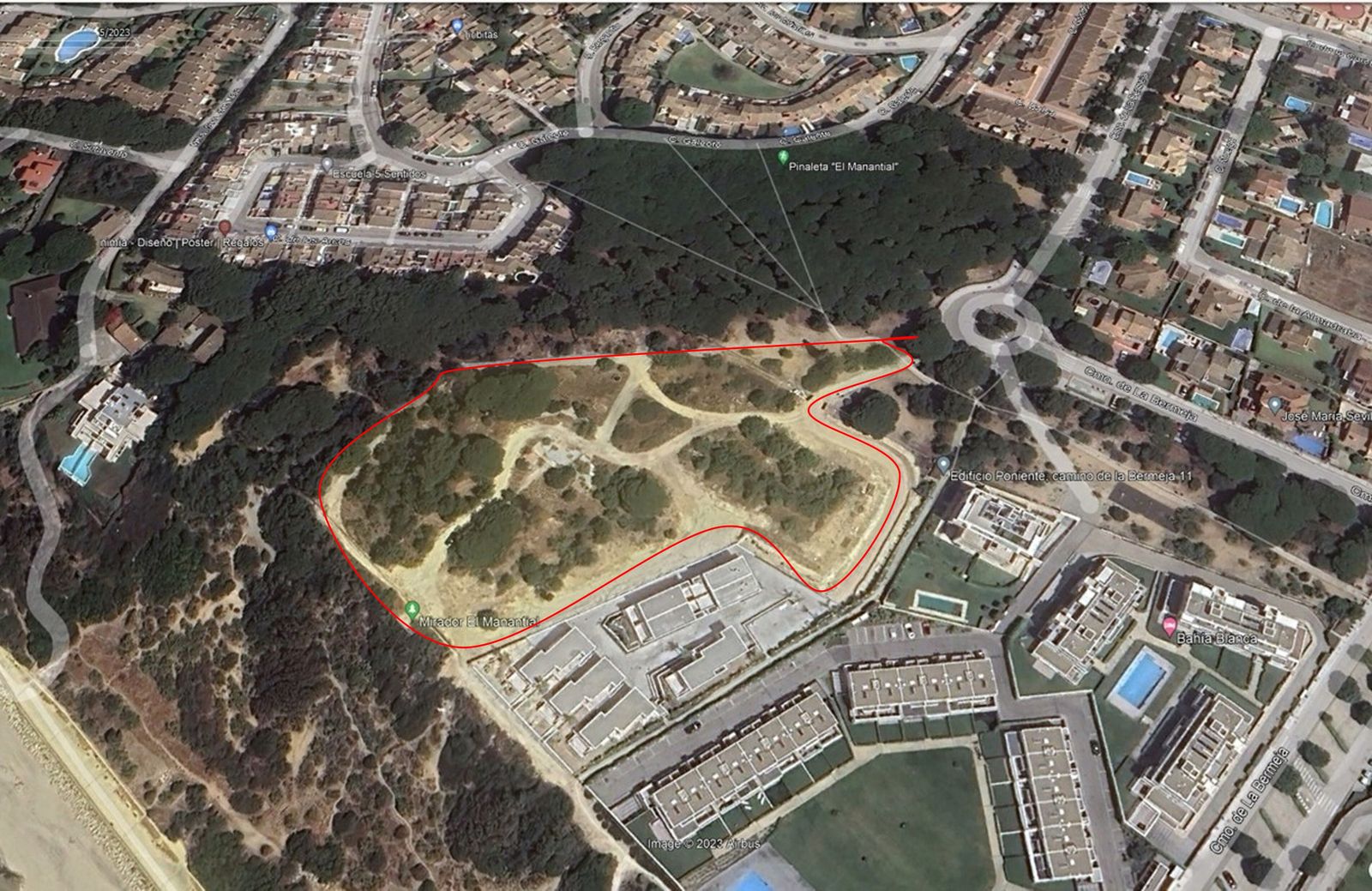 Una vista aérea de la zona donde se construye el hotel de Bahía Blanca.