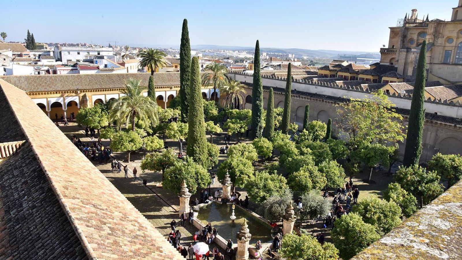 Panorámica del Patio de los Naranjos de la Mezquita-Catedral.