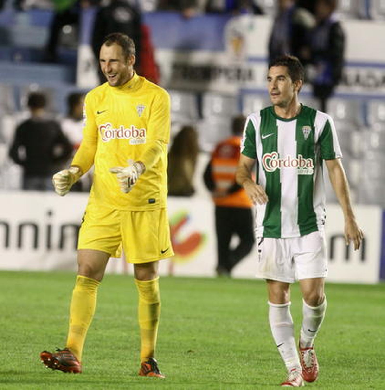 Un tanto en la prórroga y en propia puerta del exblanquiverde Pablo Ruiz mete al CCF en 1/16 de final de la Copa.

Foto: Joma