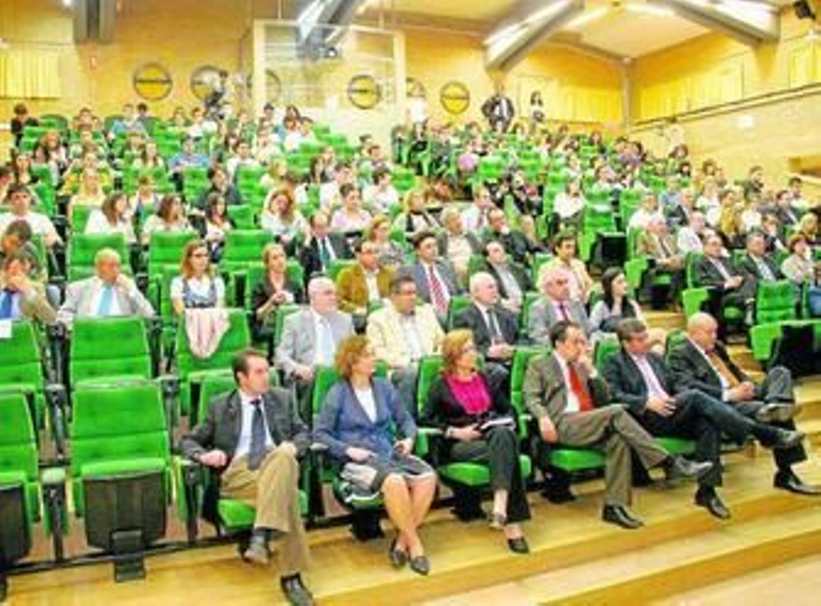 El Auditorio de la UAL contó con numerosos estudiantes, empresarios y políticos.
