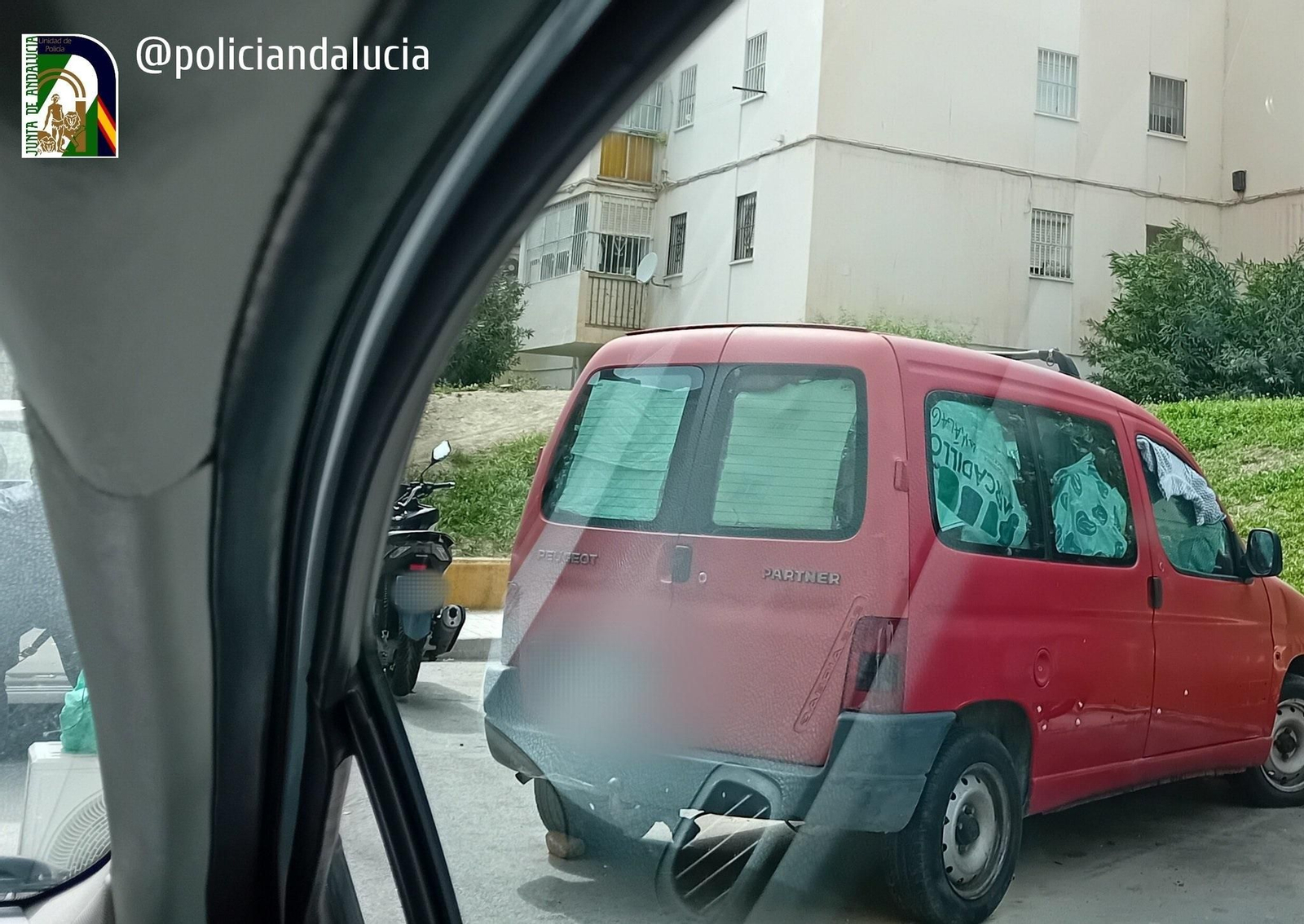 Furgoneta en la que presuntamente vivía la menor con su madre y la pareja de ésta. Furgoneta en la que presuntamente vivía la menor con su madre y la pareja de ésta.