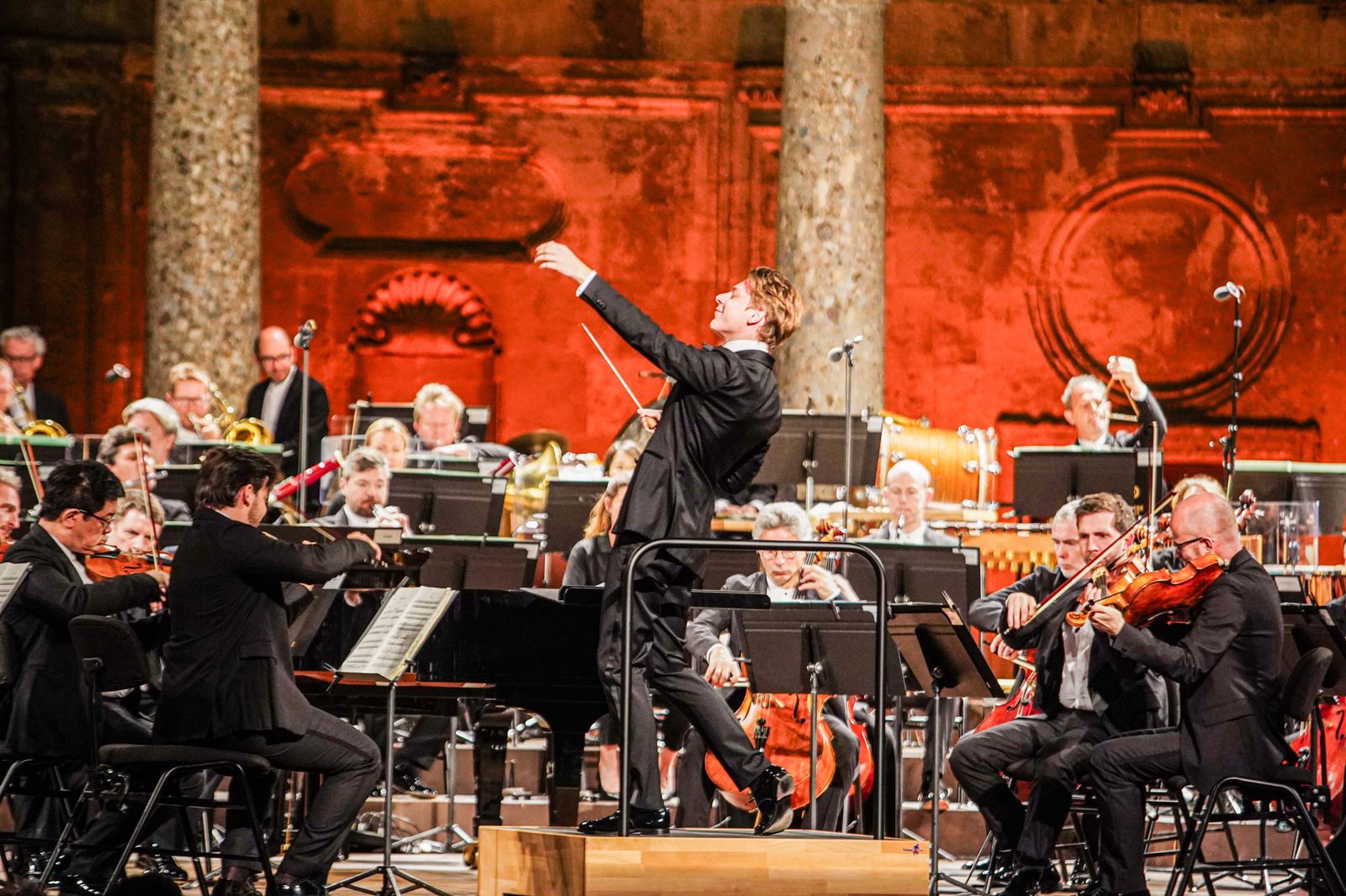 Mäkelä, en el centro, durante un momento del concierto en el Carlos V.