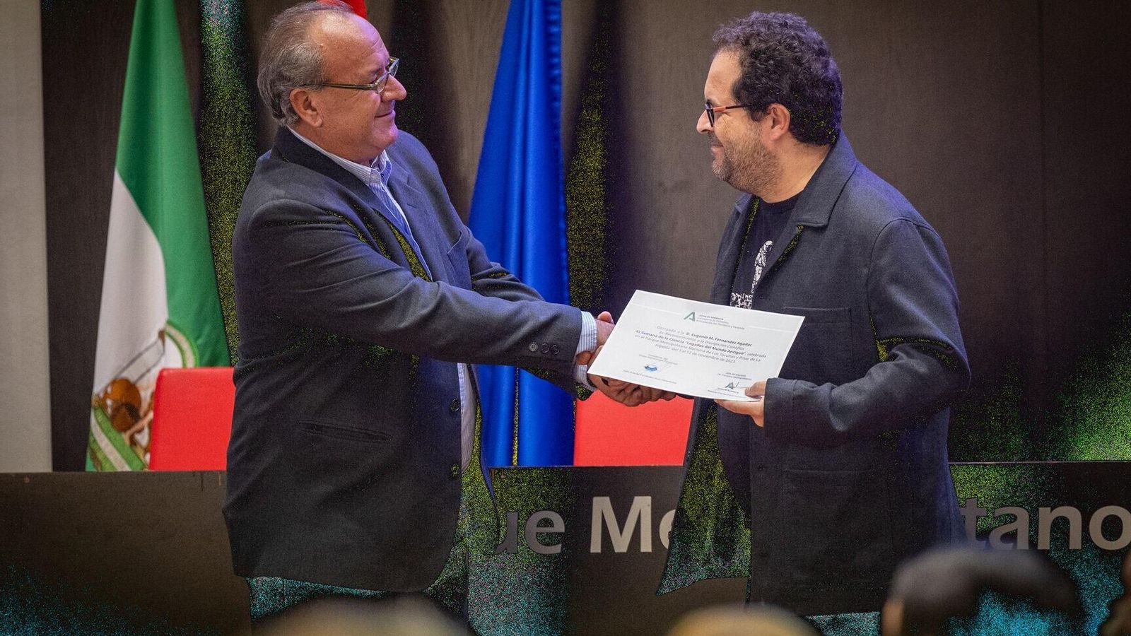 Otro de los diplomas entregados durante la inauguración.