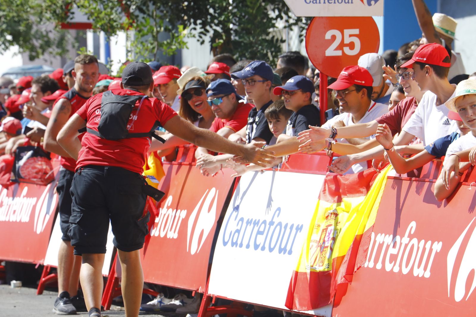 El ambiente en Montilla tras la llegada de La Vuelta, en imágenes