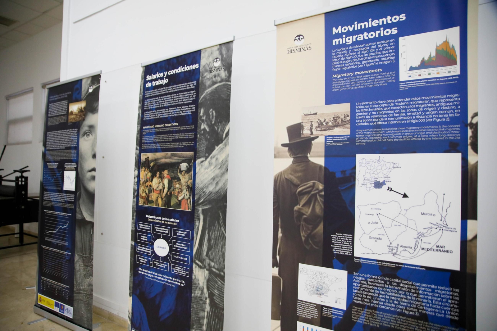 Imágenes de la presentación del documental "Almagrera, un sueño minero" en la biblioteca Villaespesa de Almería