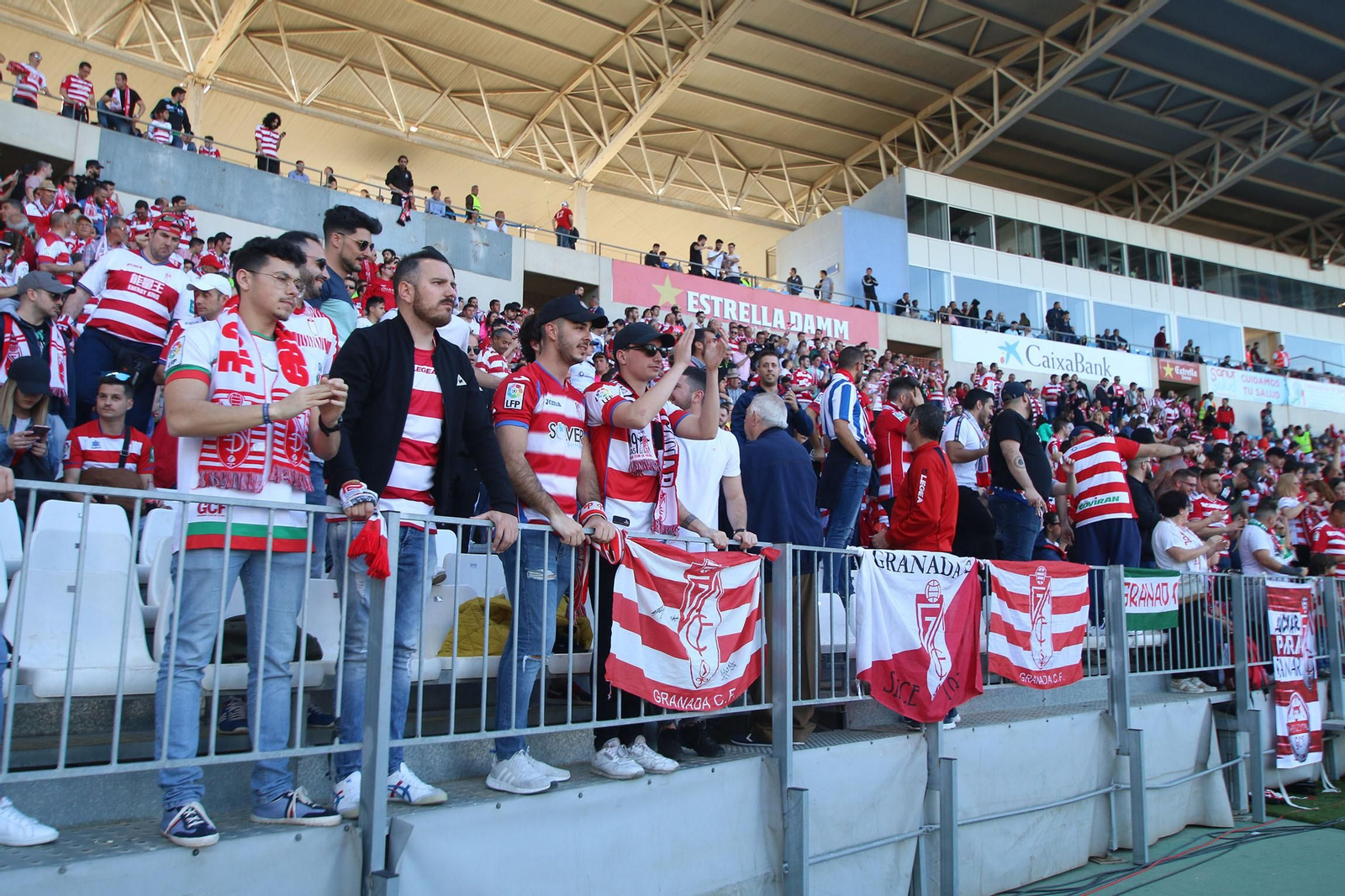 La afición nazarí ha agradecido a la Federación de Peñas de la UDA el trato recibido