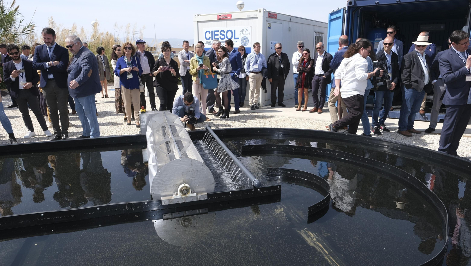 Imágenes de la inauguración del proyecto 'Life Phoenix' de AQUALIA, en la depuradora EDAR El Toyo