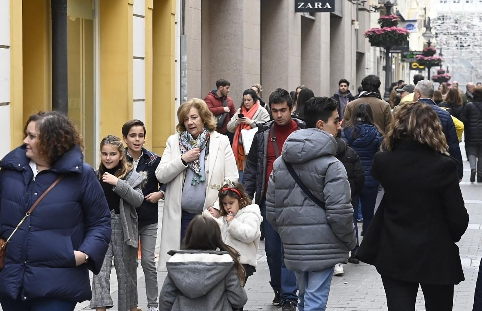 Ambiente en las calles del centro de Córdoba para despedir el año 2023, en imágenes