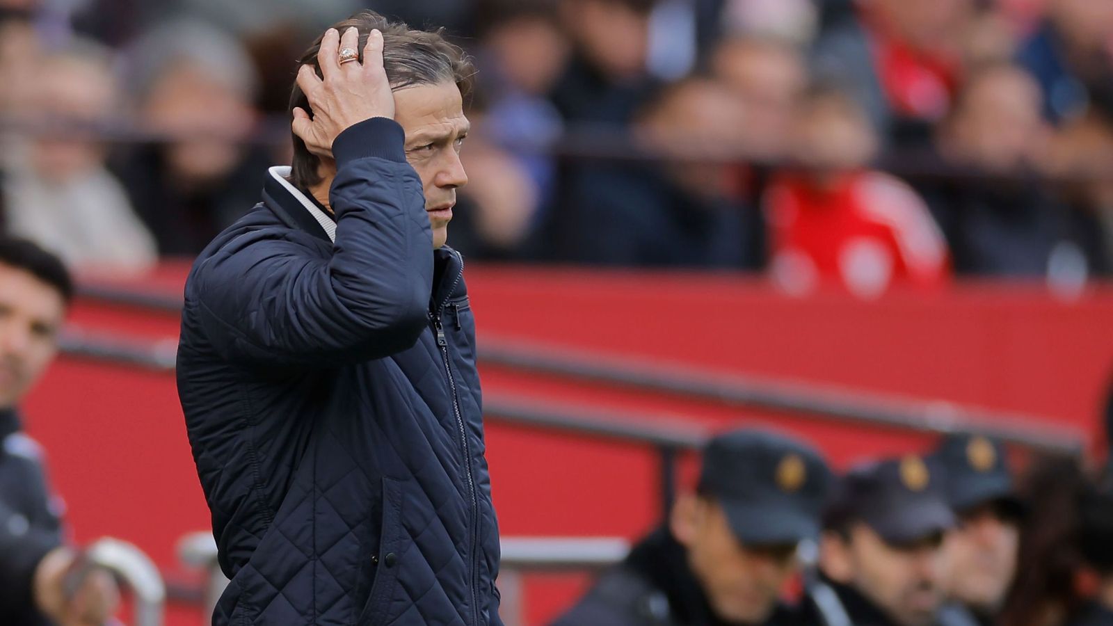 Almeyda con una cara seria en el partido ante el Girona.