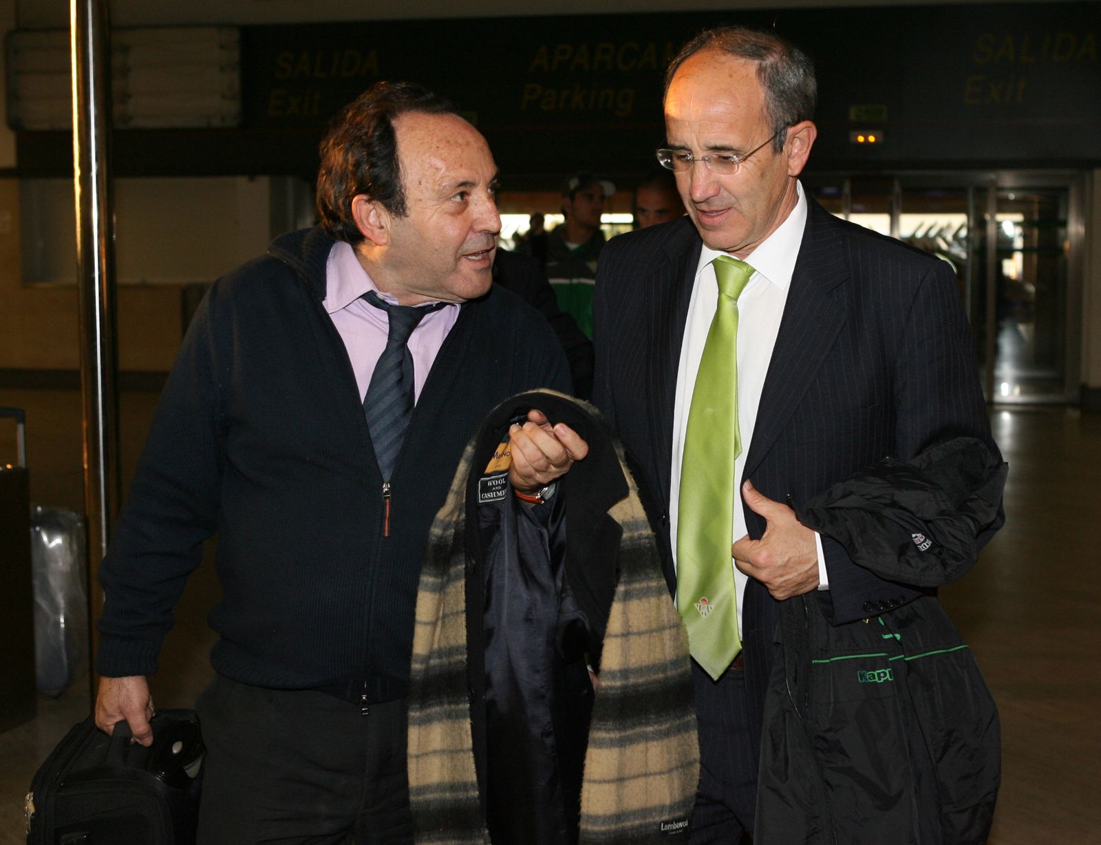 Gregorio Conejo junto al exentrenador bético Javier Irureta.