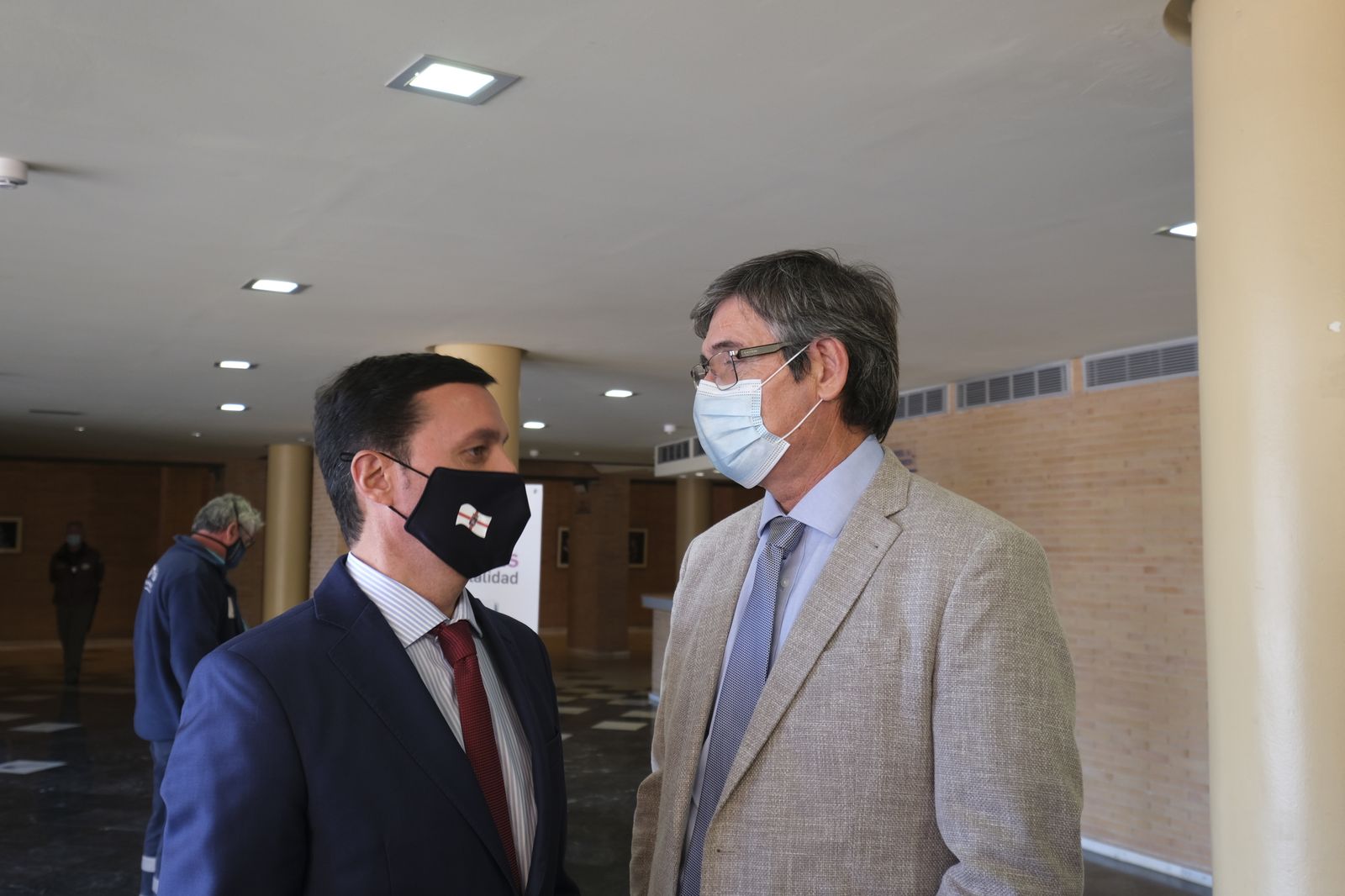 Fotogalería presentación libro '103 Recetas para una Capitalidad'. Almería