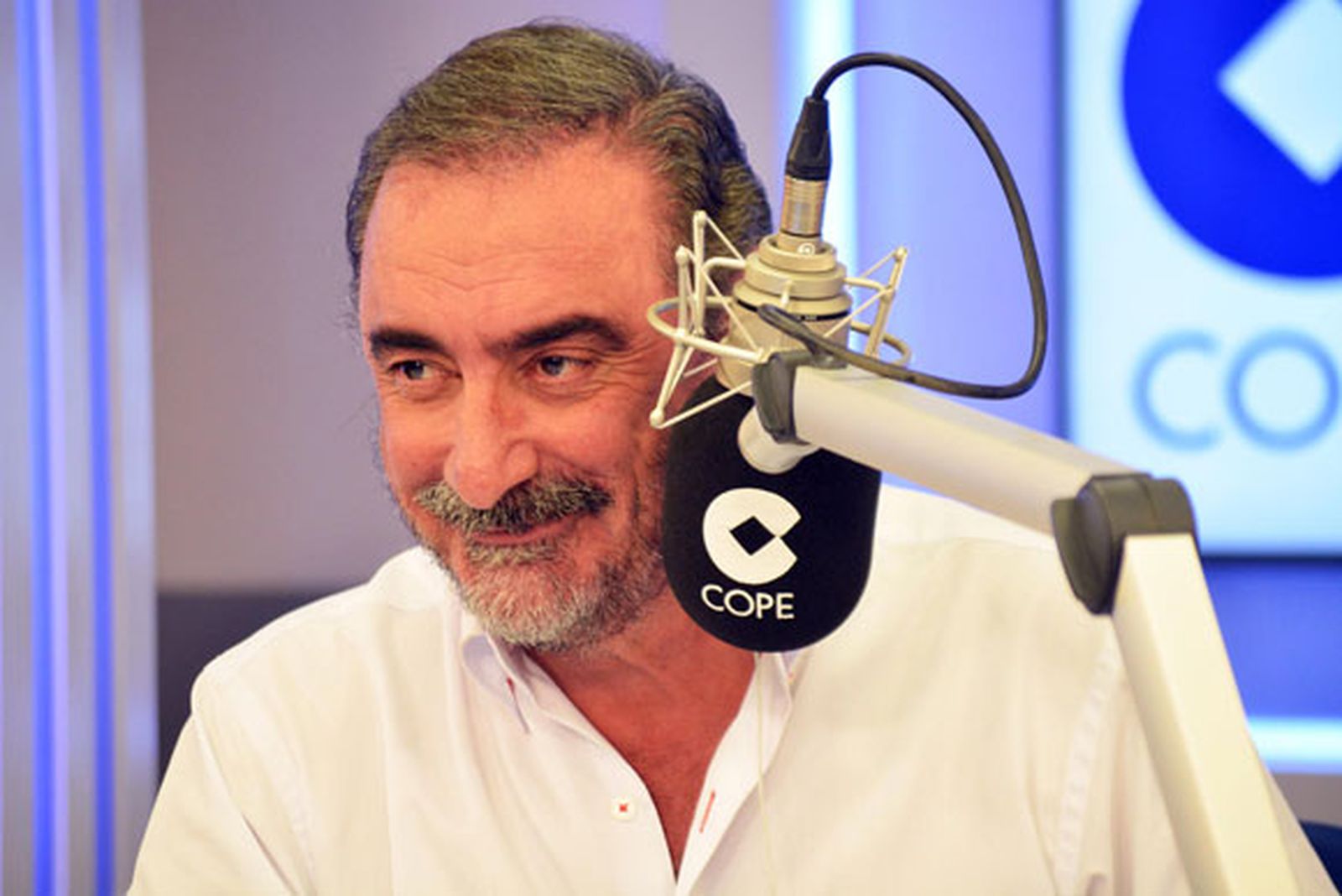 "El Twitter es el palacio del tonto, aunque haya gente interesante"