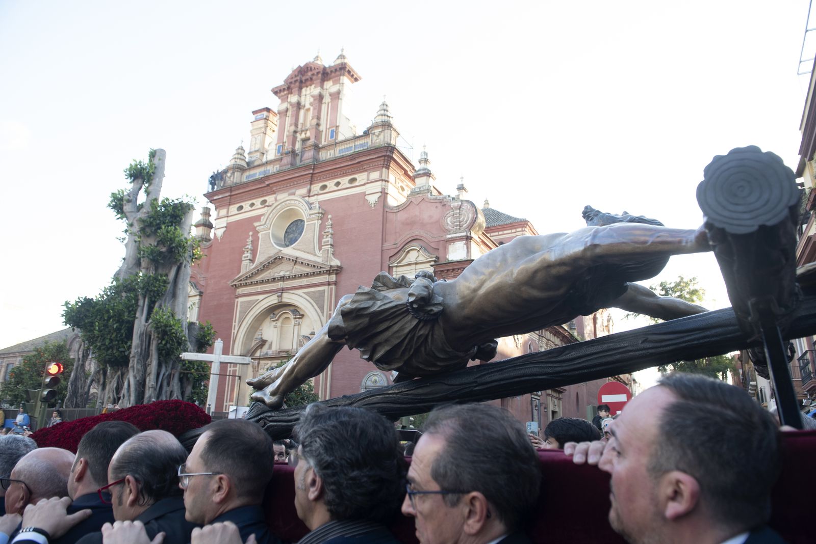 Imágenes del Vía crucis extraordinario del Cachorro por las calles de Triana