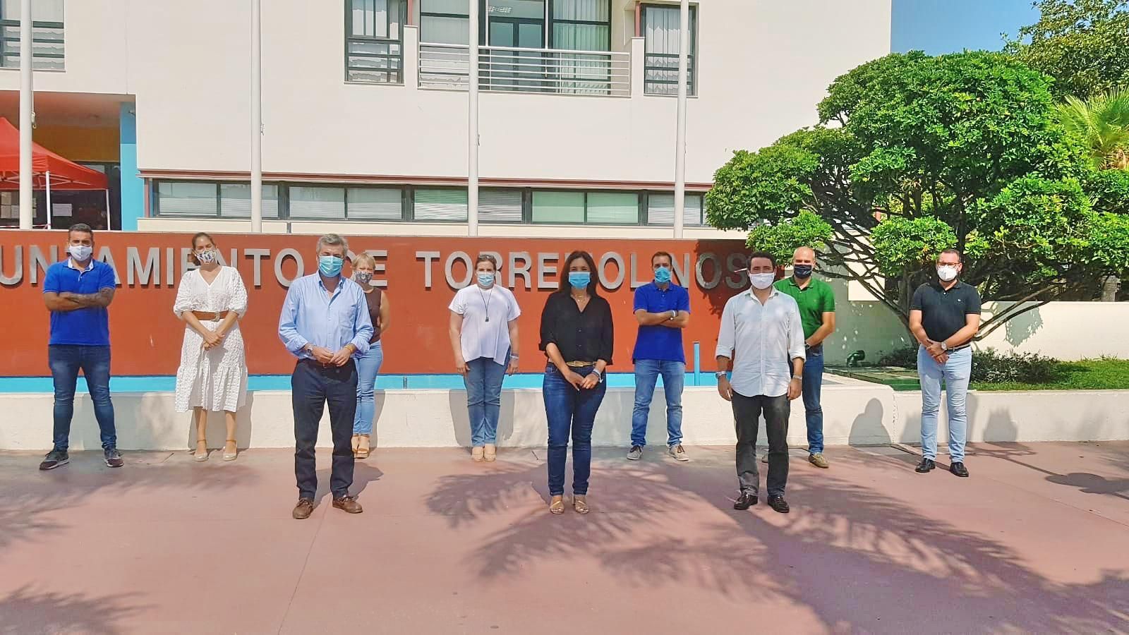 La portavoz del PP en el Ayuntamiento de Torremolinos, Margarita del Cid (c).