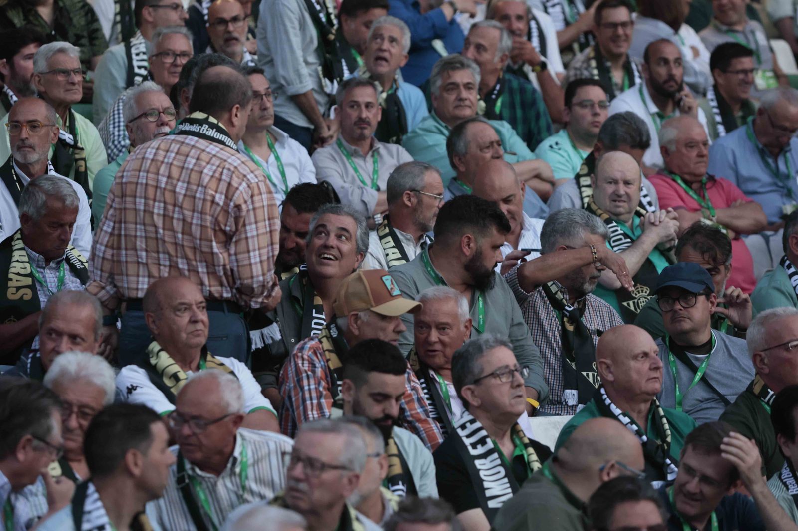 Búscate en el acto Siempre Verdiblancos