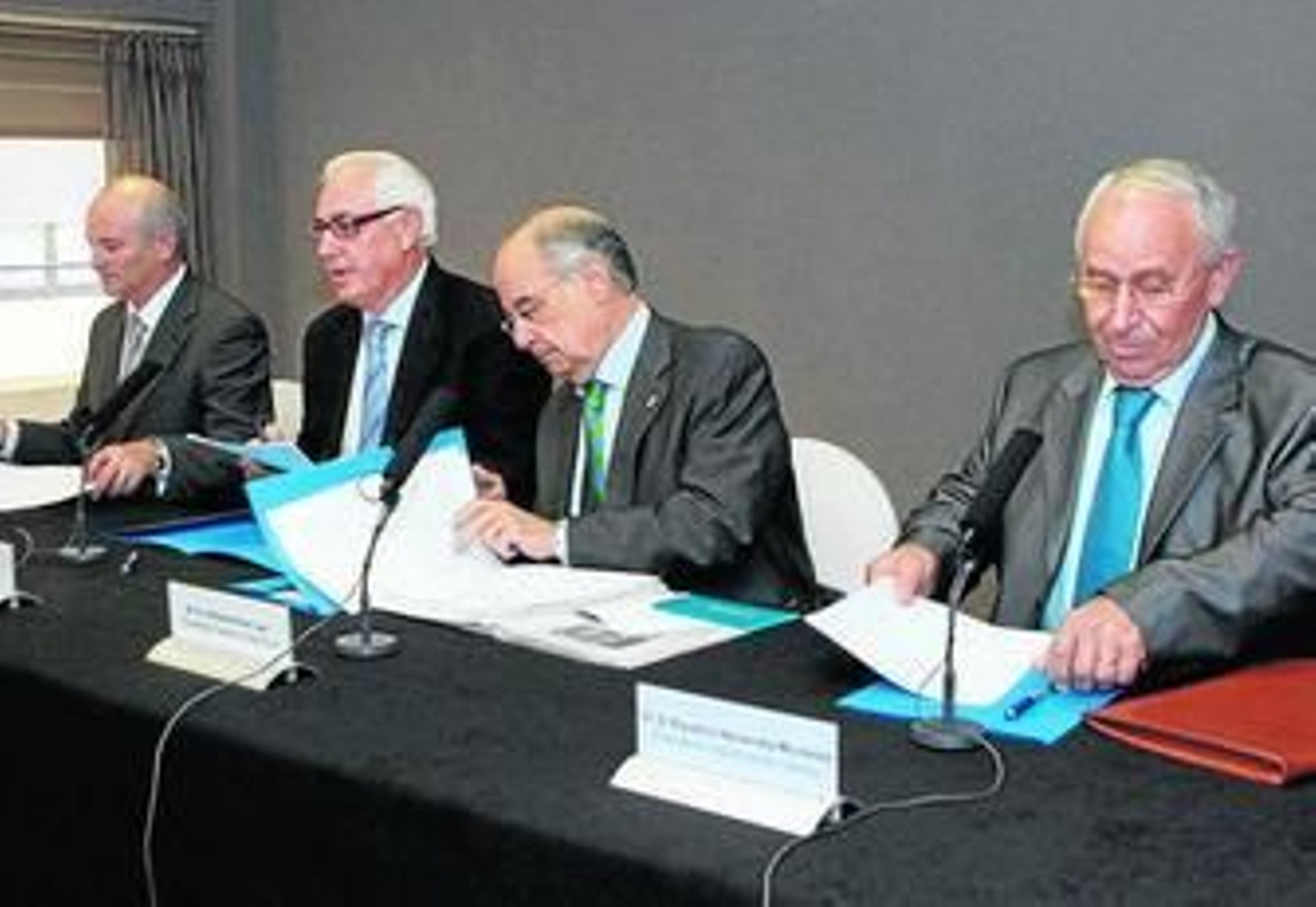 Vicente Oliver (Albalat), Luis Robledo (CajaCampo ), Pérez Lao (Cajamar ) y Eleuterio Hernández (Casinos).