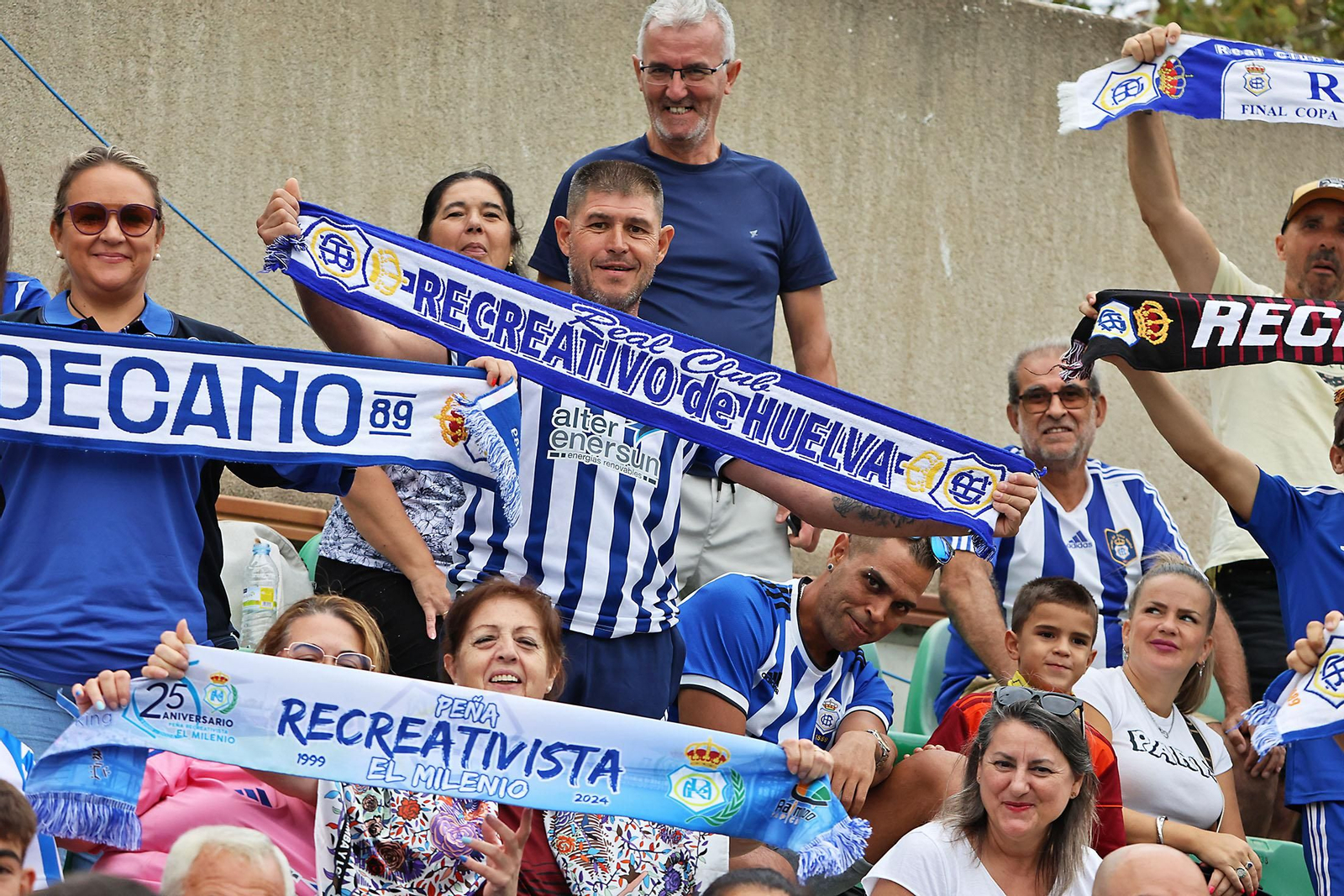 Búscate en las gradas del Betis Deportivo-Recreativo de Huelva