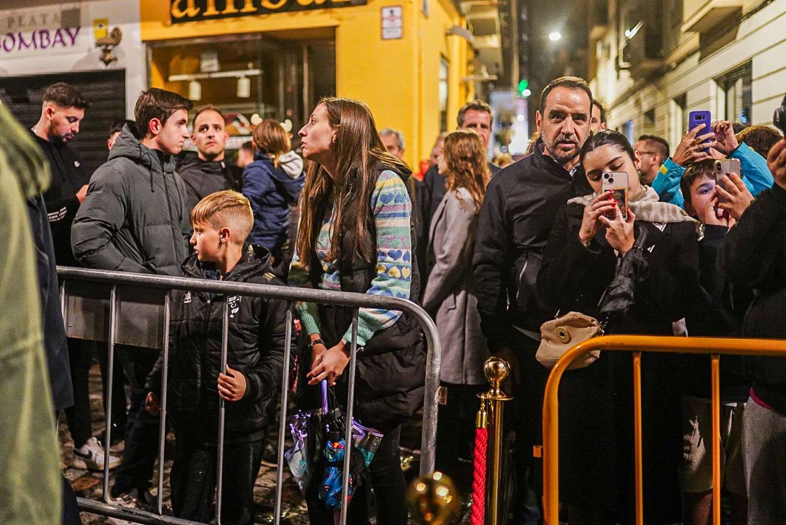 Fotos: San Agustín cierra la jornada de suspensiones en el Lunes Santo de Granada