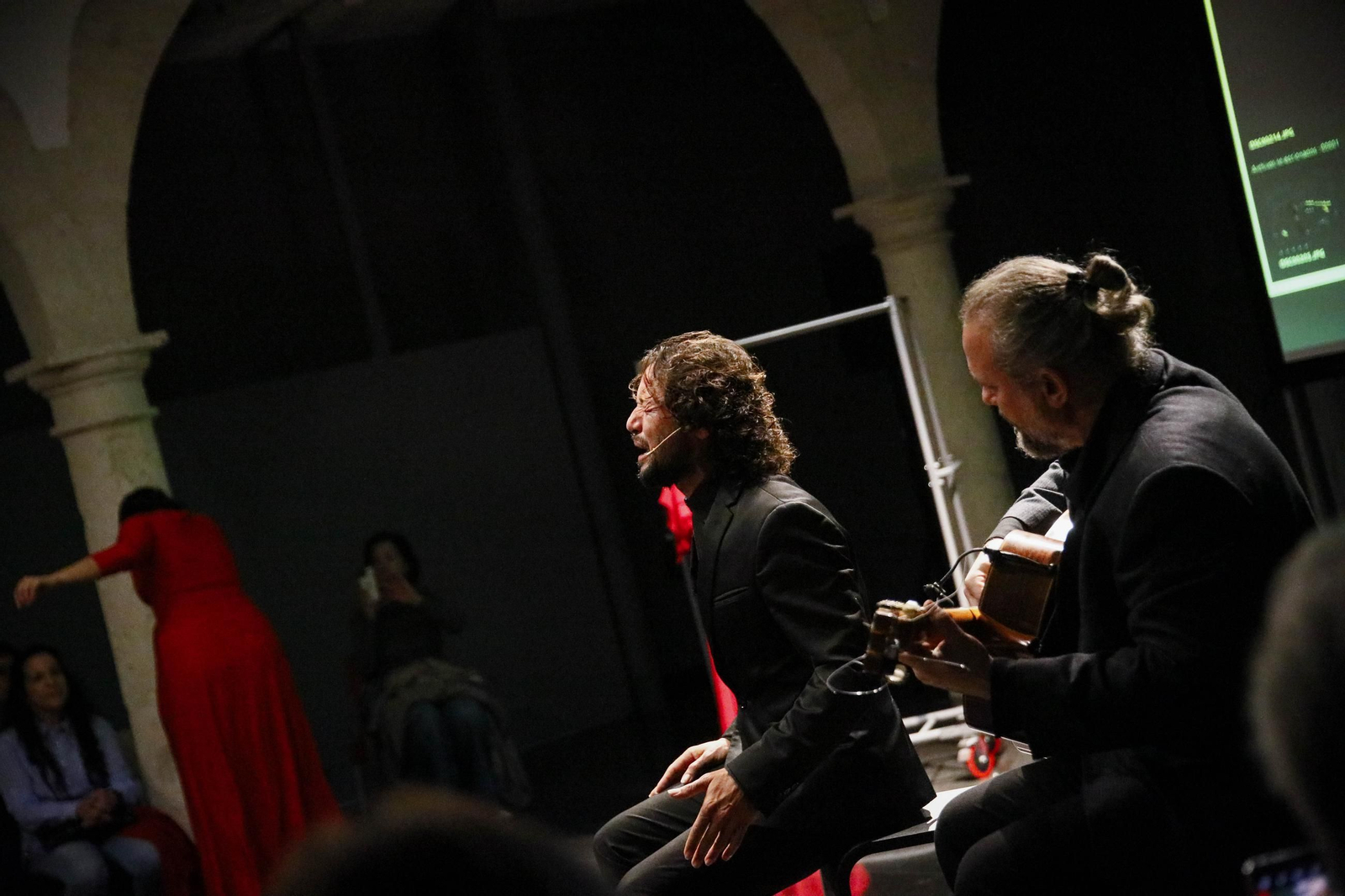 El Centro Andaluz de la Fotografía de Almería presenta el calendario 2025 con la actuación de la bailaora María Moreno, en imágenes