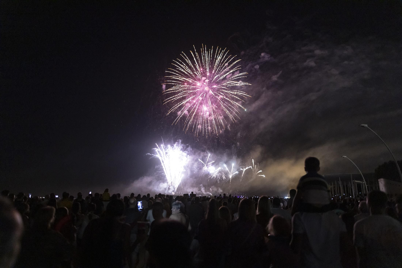 Colombinas 2022: Imágenes de los fuegos artificiales en el Paseo de la Ría