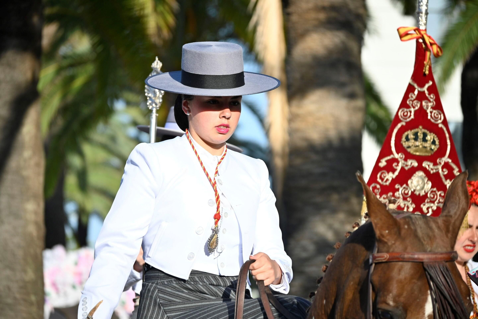 Imágenes de los peregrinos de la Hermandad de Emigrantes en su salida por las calles de Huelva