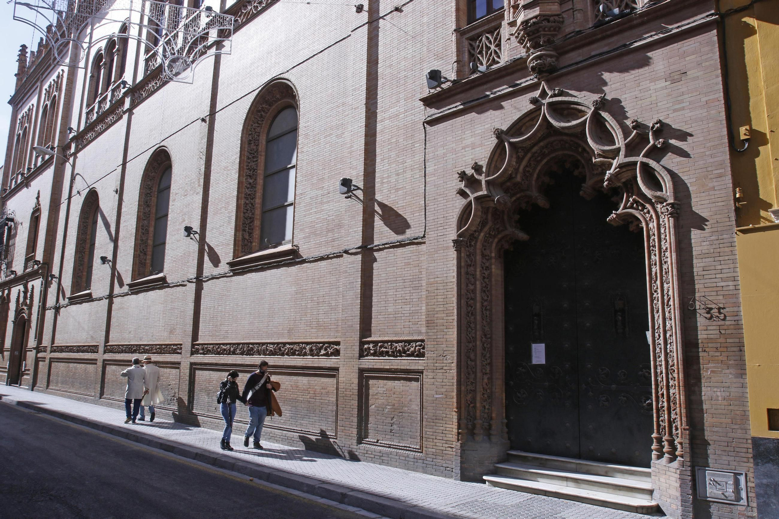 La entrada a la Capilla de los Luises, en la calle Trajano.