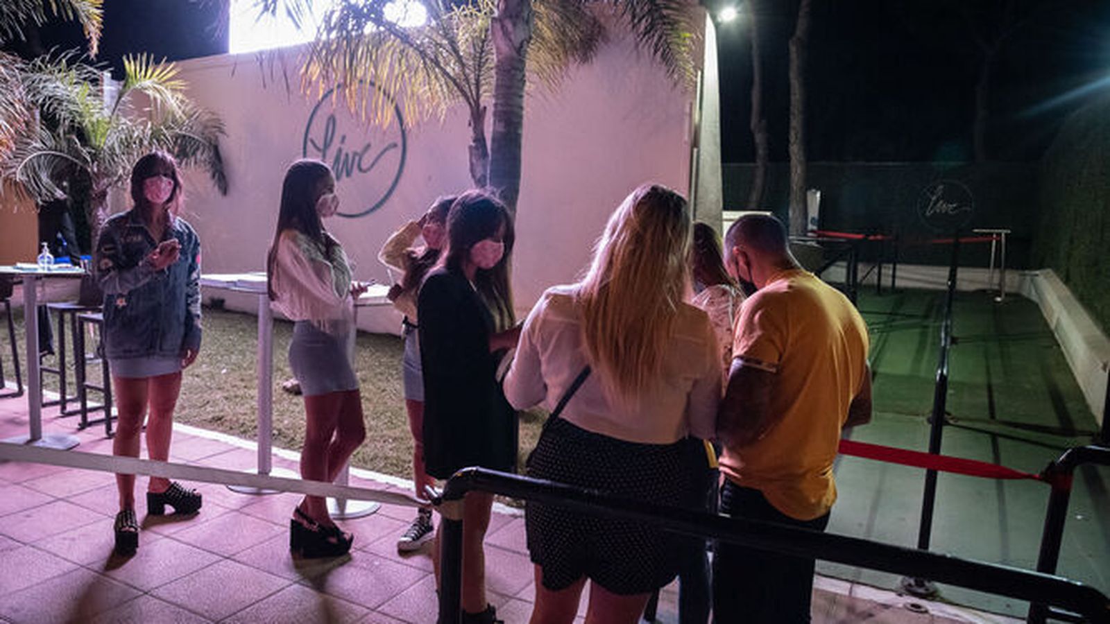 Inmediaciones de Live Punta Umbría en la noche del pasado viernes.