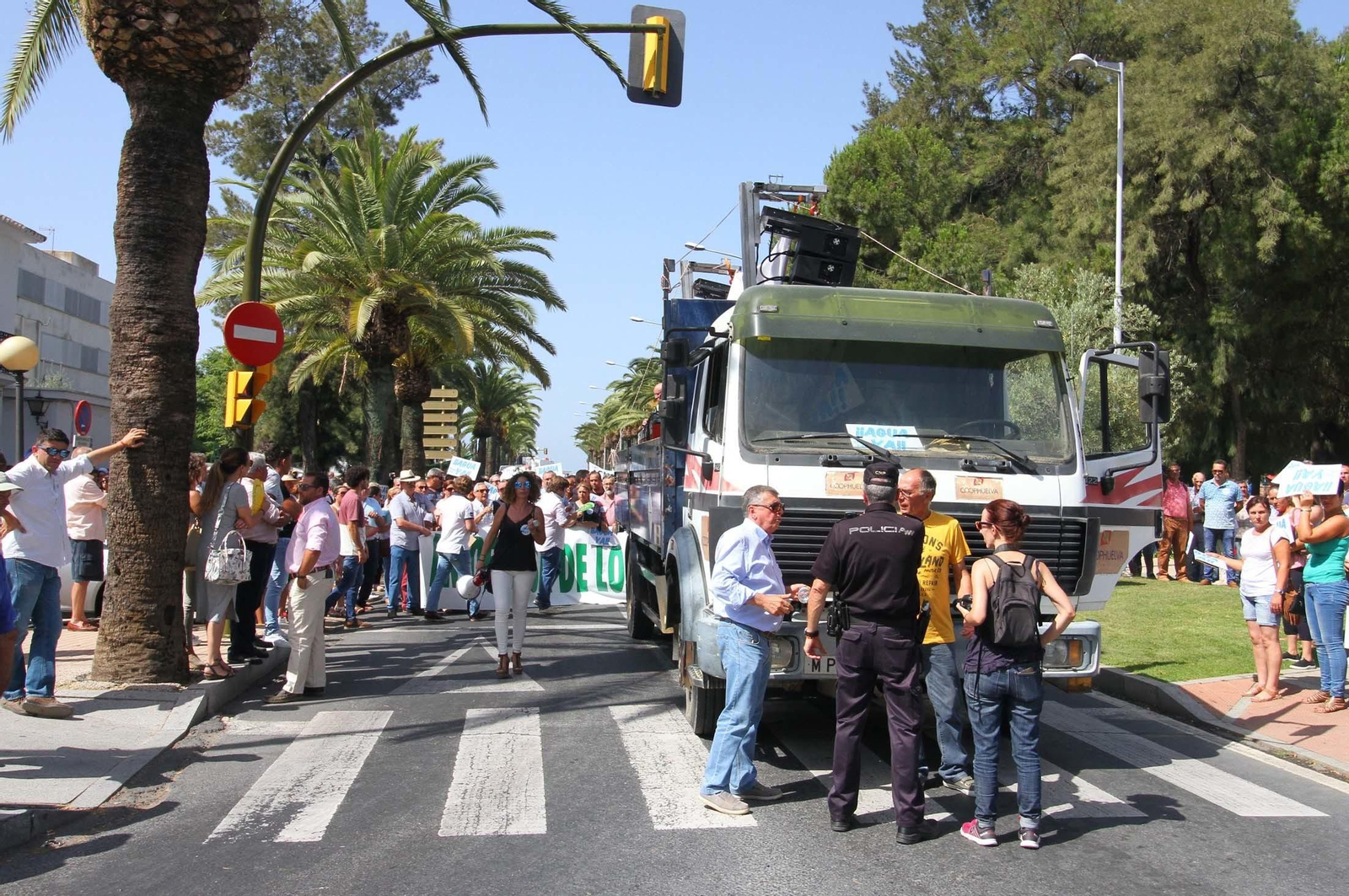 Imágenes de la manifestación para pedir agua y tierra para los regadíos del Condado.