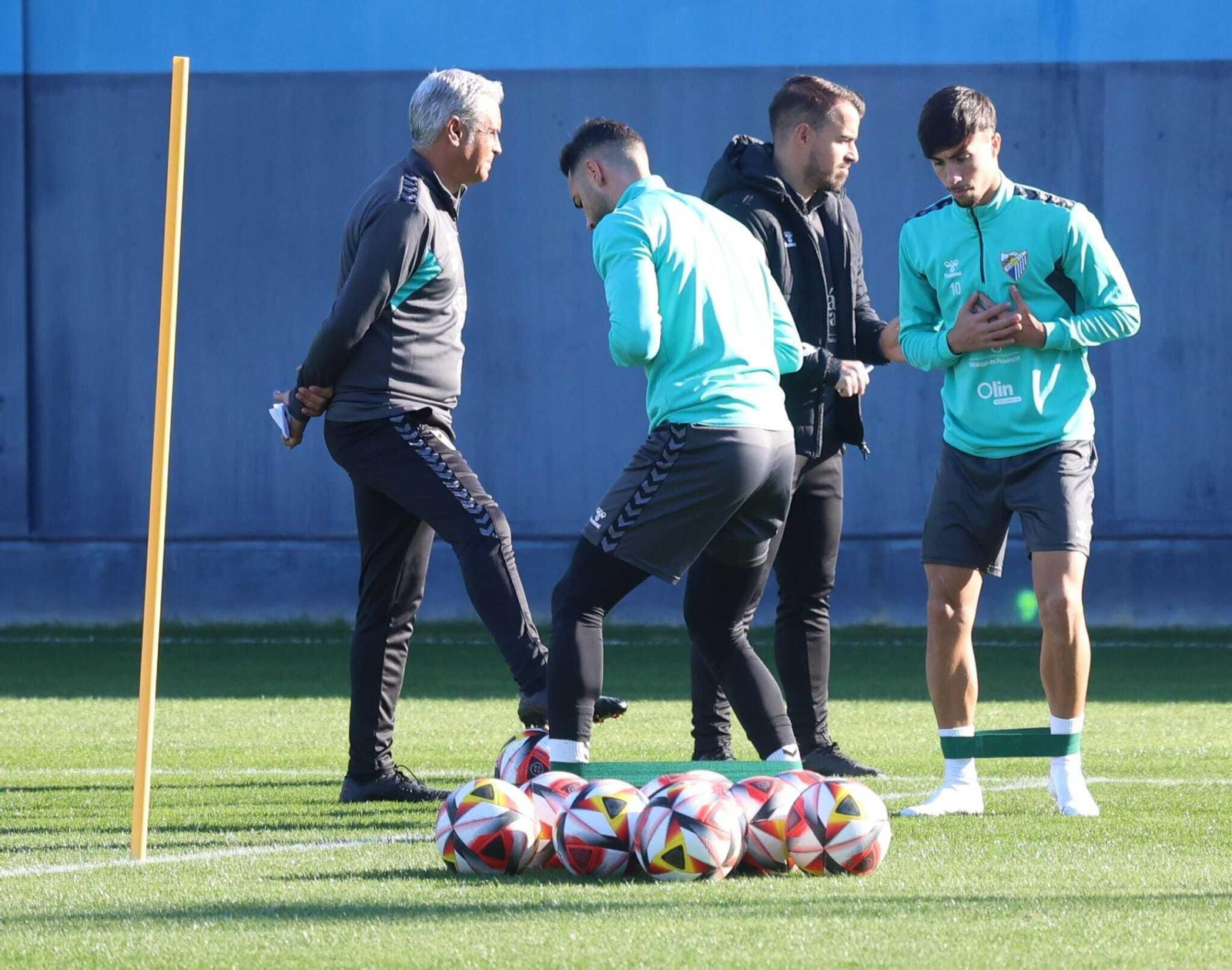 El Málaga CF regresa del parón con risas y una alegría