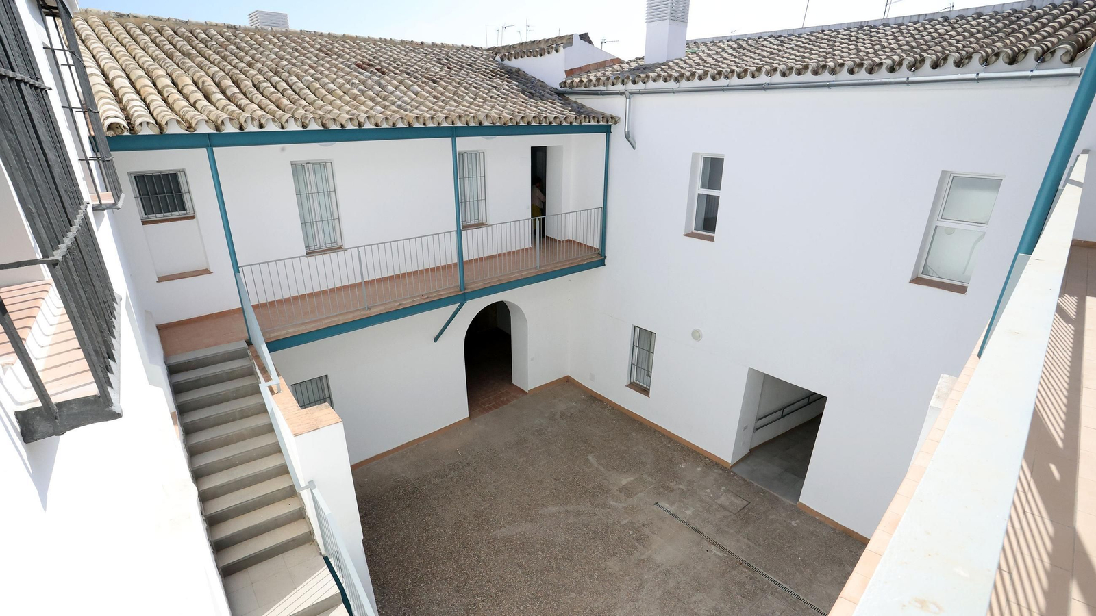 Visita a la rehabilitación de viviendas en calle Ramón de Cala en Jerez