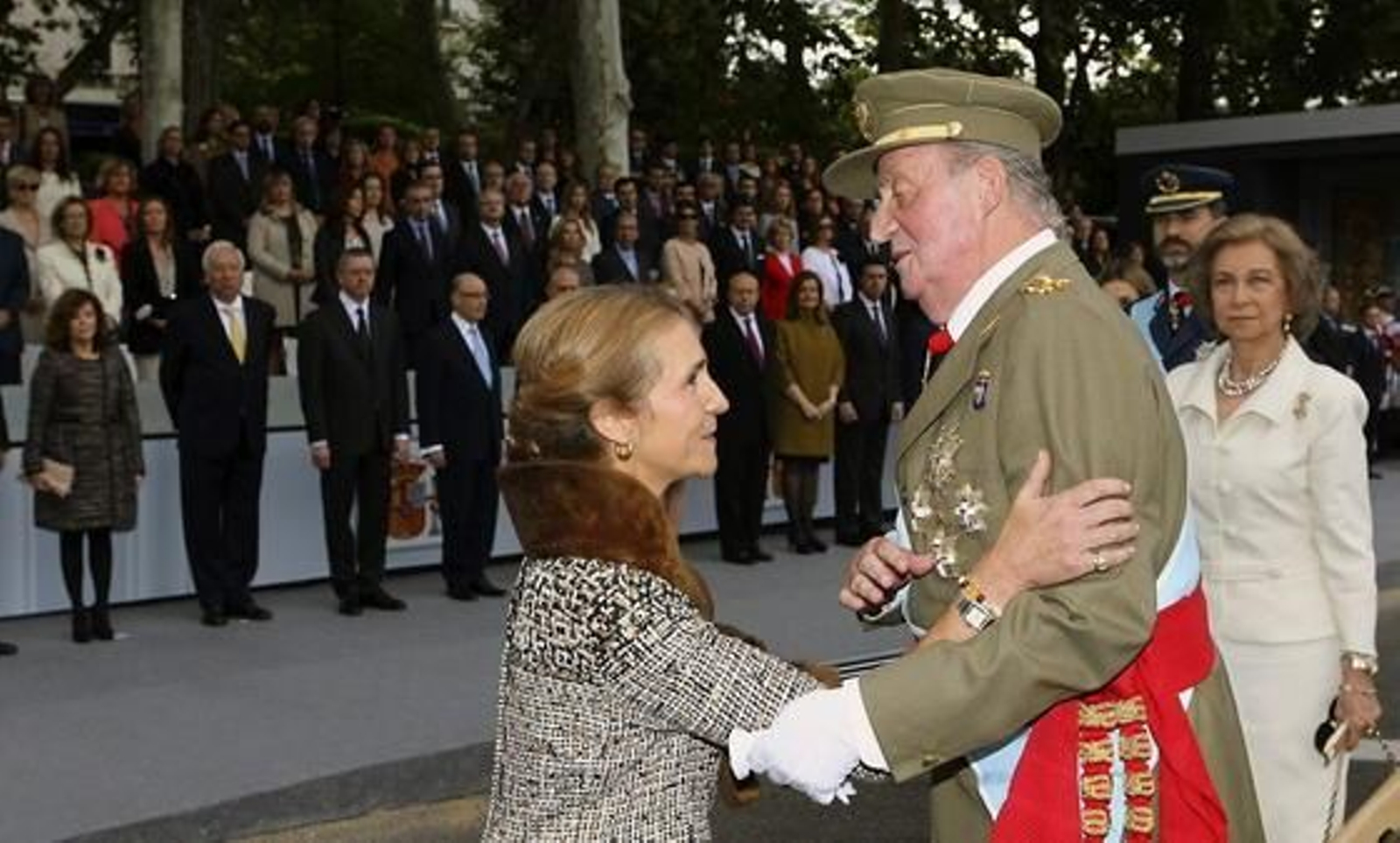 El Rey y la Familia Real presiden el desfile y las celebraciones de la Fiesta Nacional.

Foto: Efe