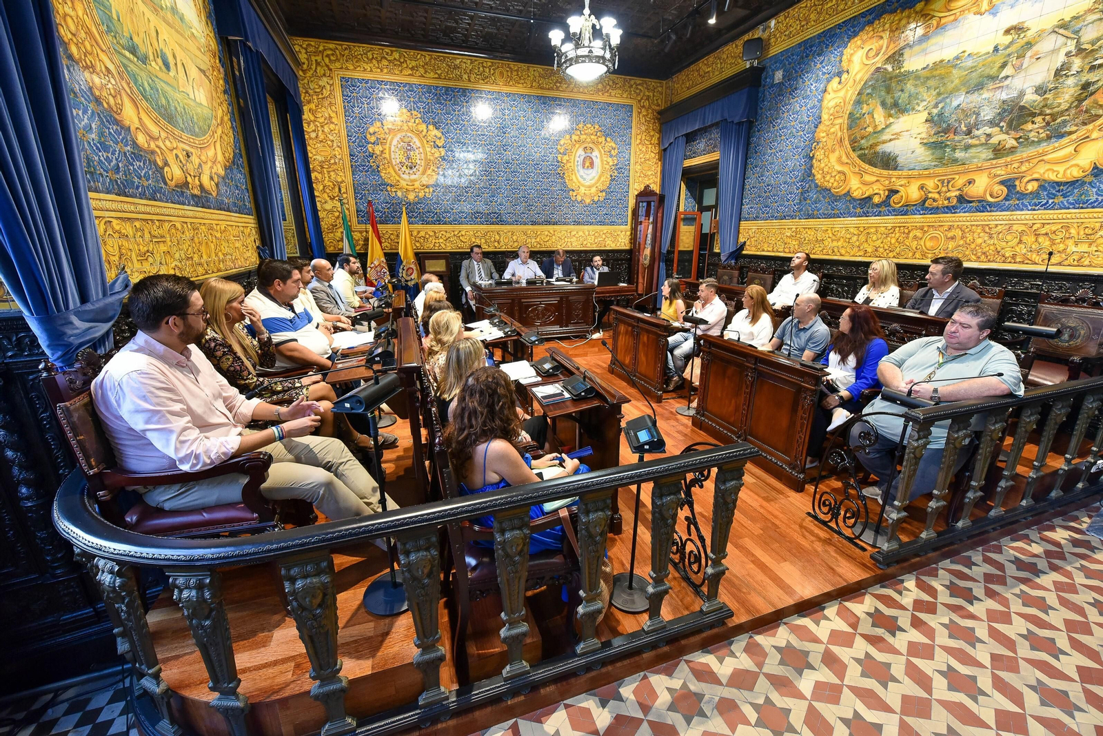 El Pleno del Ayuntamiento de Algeciras, con Antonio Gallardo (Vox), a la derecha.