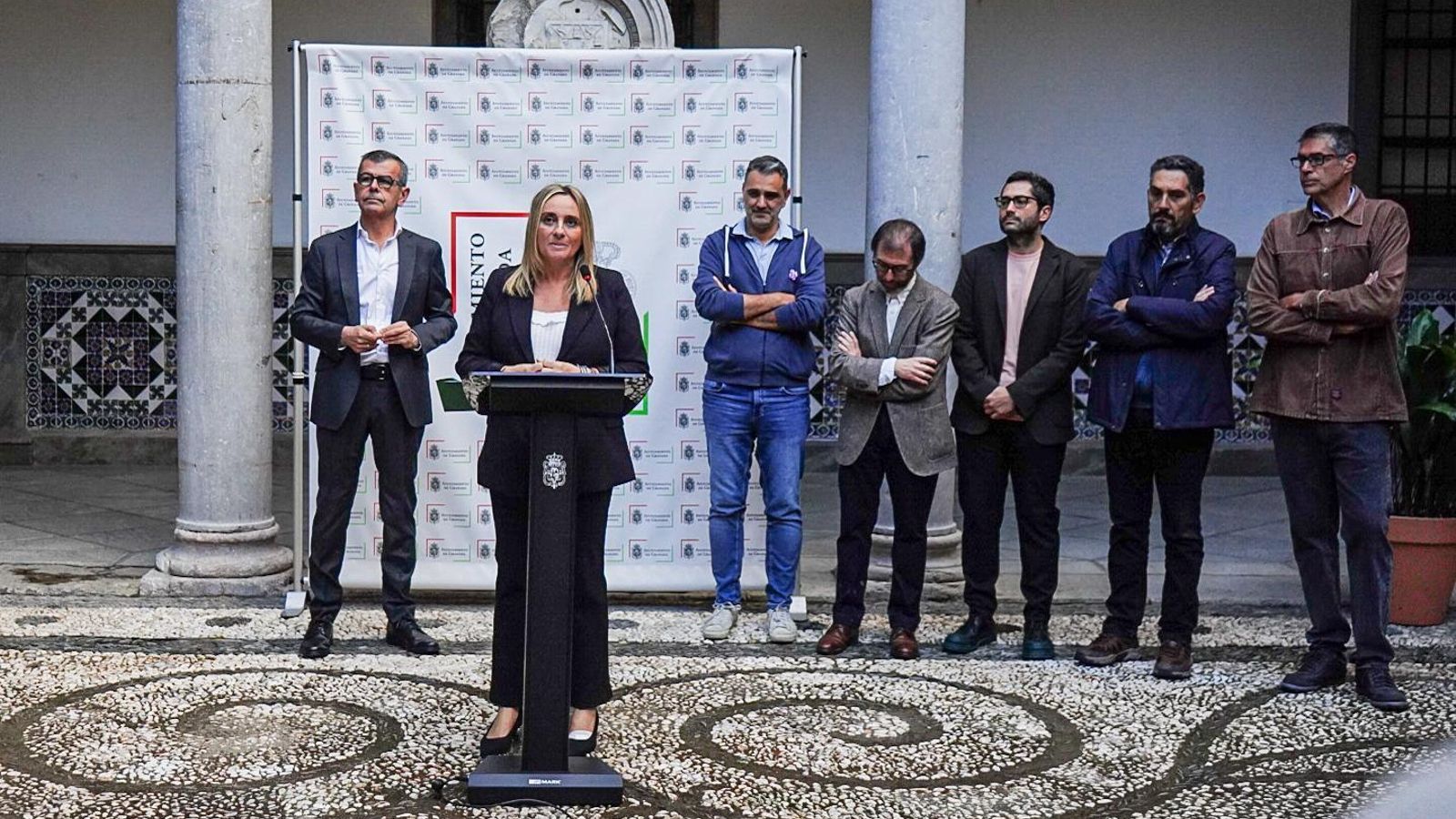 Foto de familia del acto de presentación este jueves en Granada.