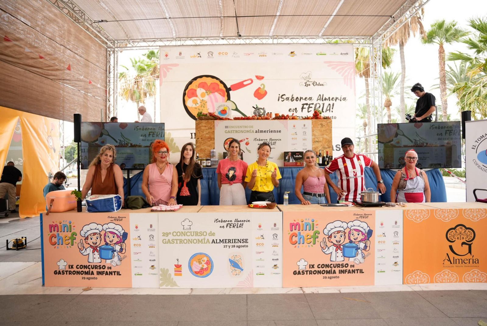 La Cofradía del Tomate y la semifinal del concurso gastronómico de la Feria de Almería, en imágenes