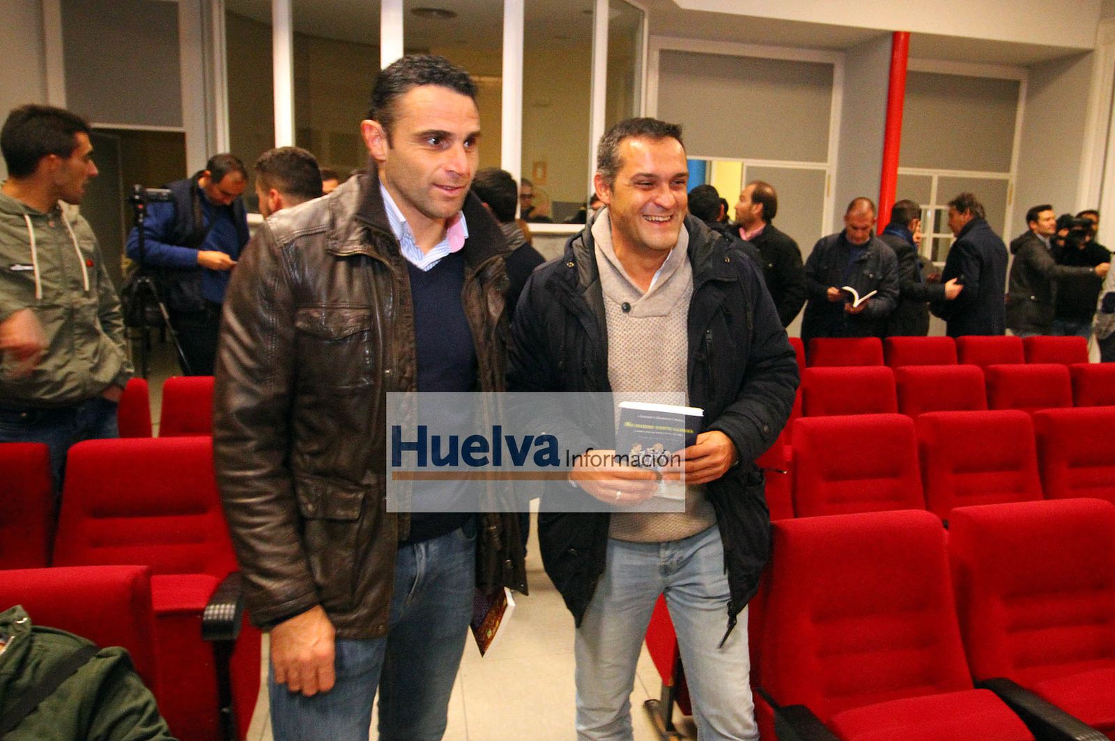 Imágenes de la presentación del libro de Juanma Garrido "No quiero verte llorar".