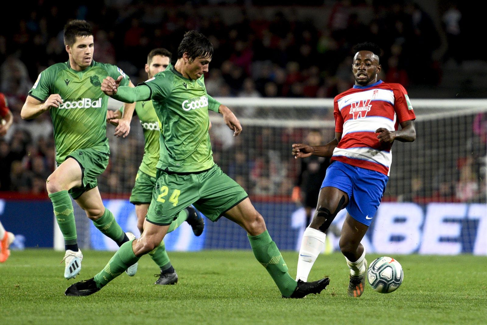 Yan Eteki volvió a ser titular formando pareja en la medular con Yangel Herrera.