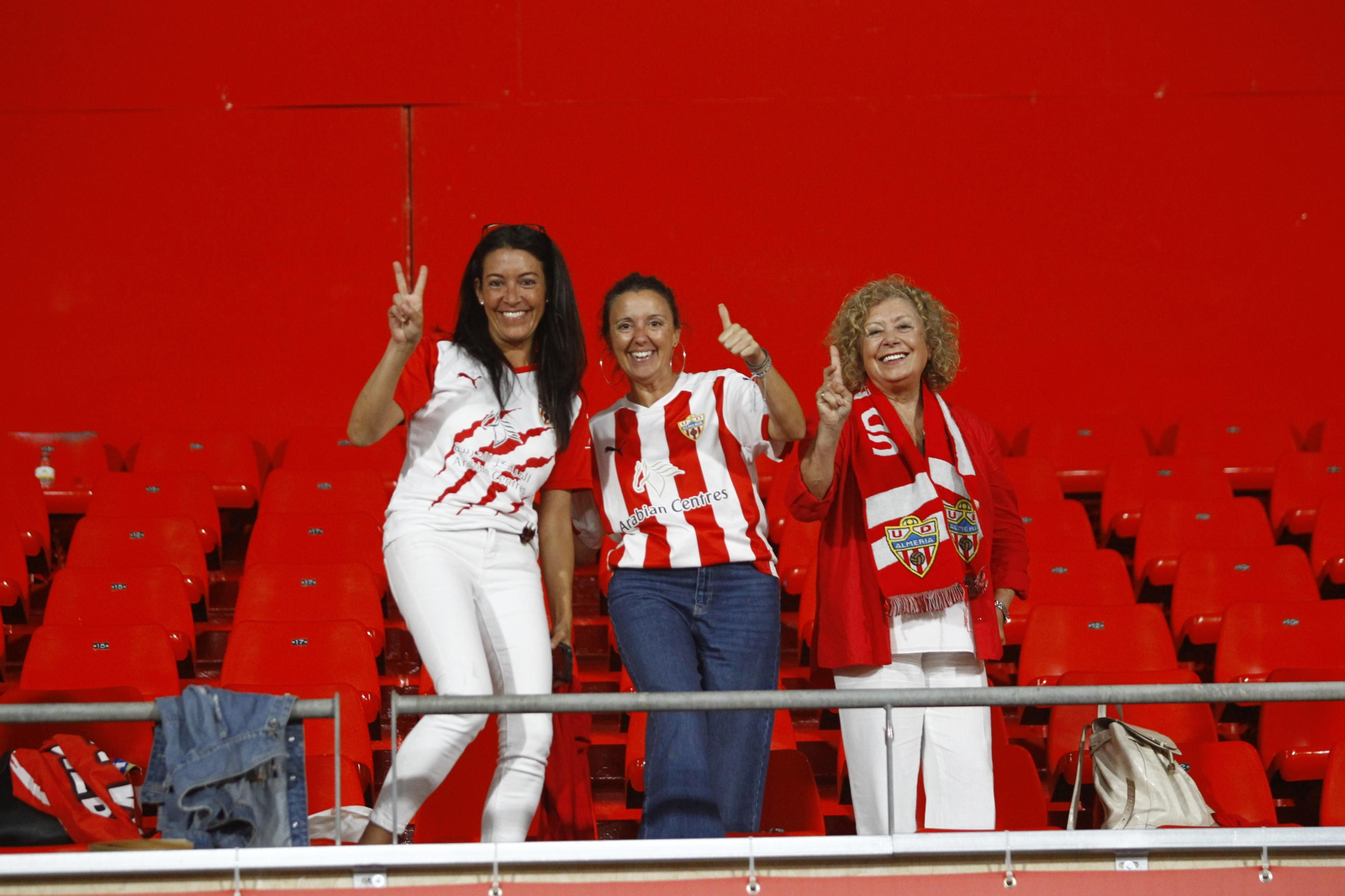 Las imágenes de la fiesta del ascenso de la U.D. Almería en el Estadio Mediterráneo.