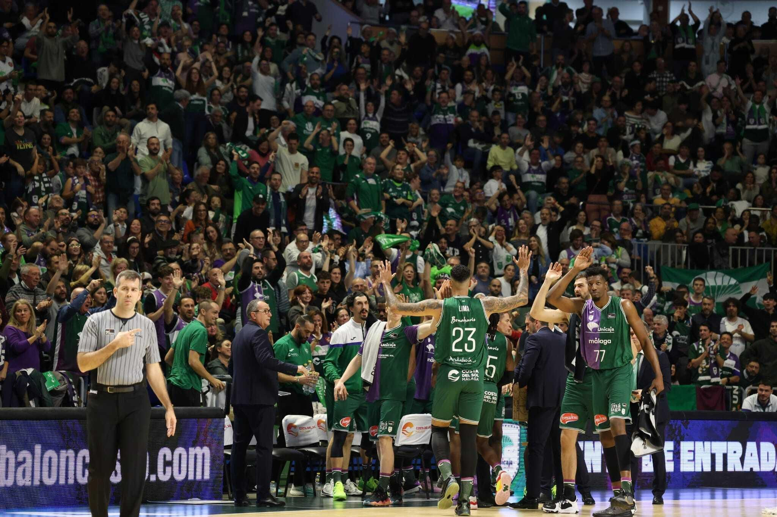 La plantilla celebra antes de un tiempo muerto