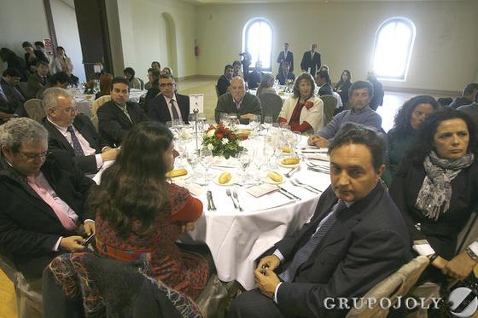 Zoida Díaz, junto al jefe de servicio de Turismo de El Puerto, José María Morillo y el presidente del Consejo Regulador del jerez, Antonio Fernández García. Con ellos, María José García, Luis Sánchez Grimaldi, Manuel Ahumada, Josefa Díaz Delgado, José Contero, Mara Escassi, Rocío Sutil y Juan Carlos Carmona.

Foto: Julio Gonzalez-Joaquin Pino-Jose Braza