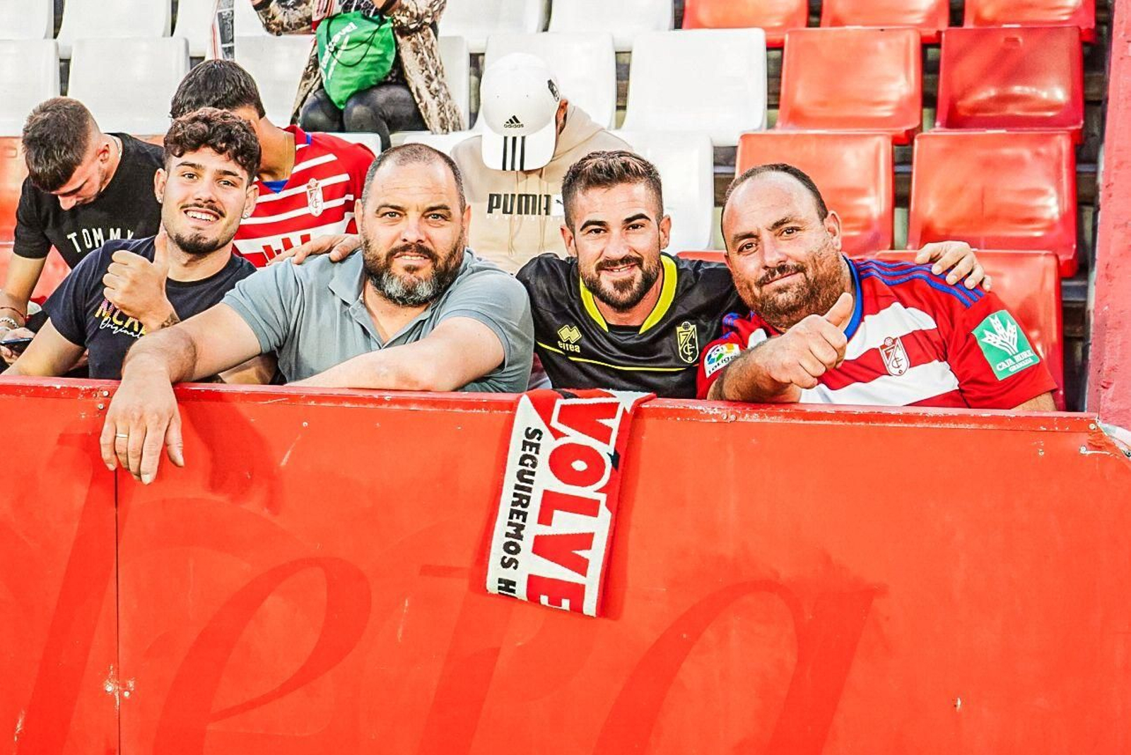 Encuéntrate en la grada de Los Cármenes en el Granada-Málaga