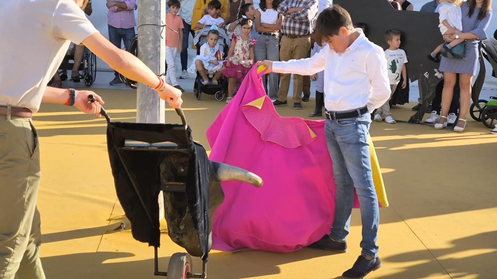 La Escuela Taurina de Almería ha protagonizado unas clases para los más pequeños. La Escuela Taurina de Almería ha protagonizado unas clases para los más pequeños.