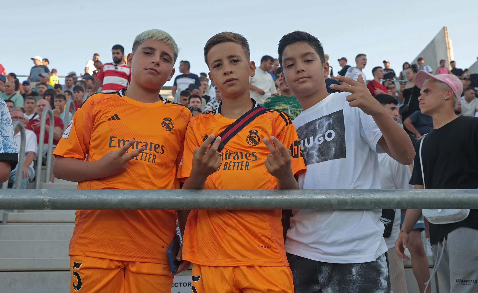 Búscate durante el Granada - Al Nassr en el Ciudad de La Línea