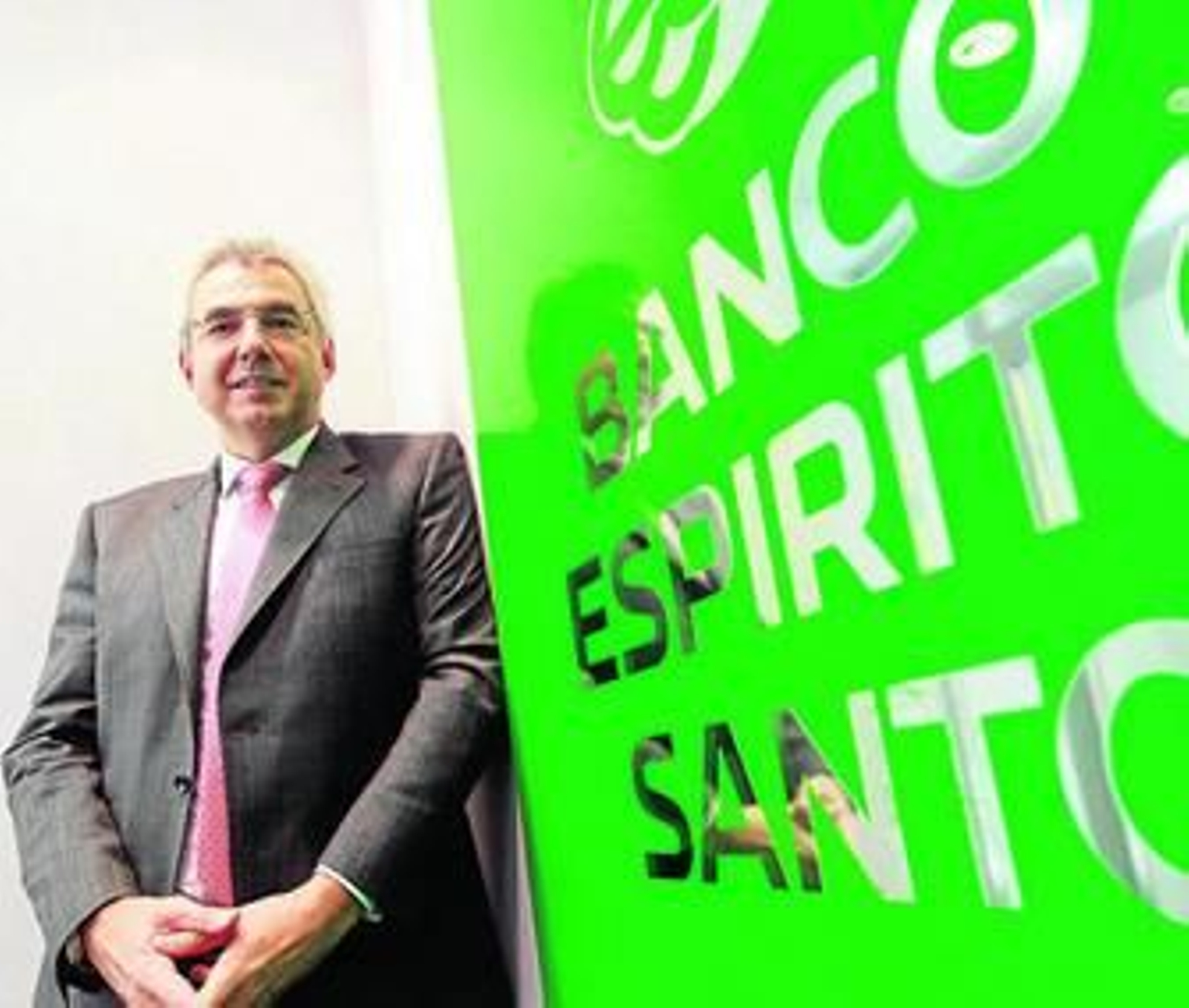 Pedro J. Escudero, en la nueva sede de Banco Espirito Santo en Granada.