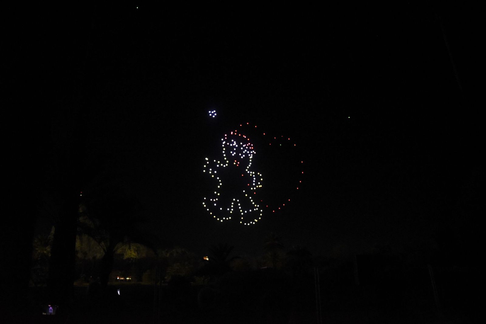 Fotos del espectáculo de Navidad con drones en La Línea