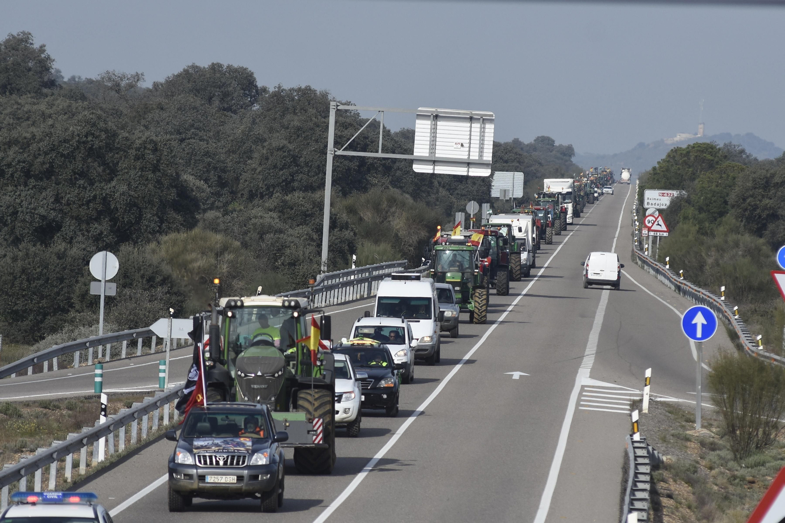 La protesta de los agricultores de la zona Norte de Córdoba, en imágenes