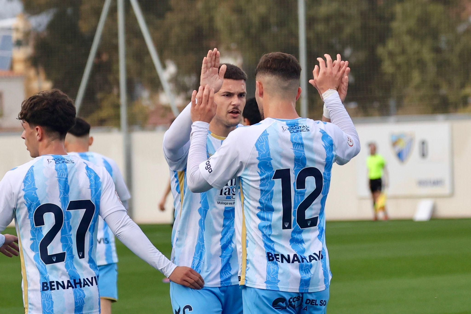 El Atlético Malagueño se da un festión ante el Porcuna para seguir líder (5-0)