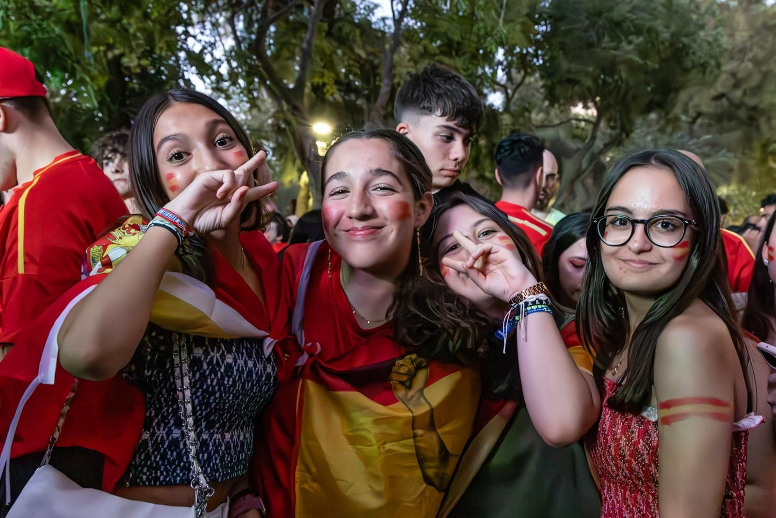 La euforia jiennense por la victoria de España, imágenes