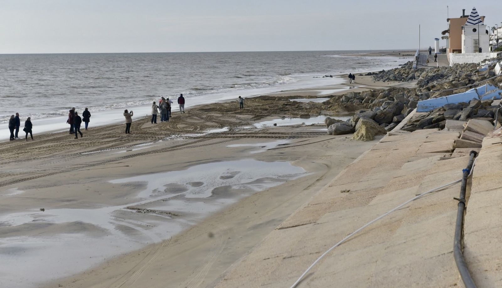 Comienza las obras de regeneración de arena en Matalascañas